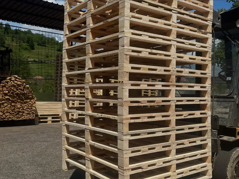 Palete 115 × 115 cm napravljene po narudžbi kupca
